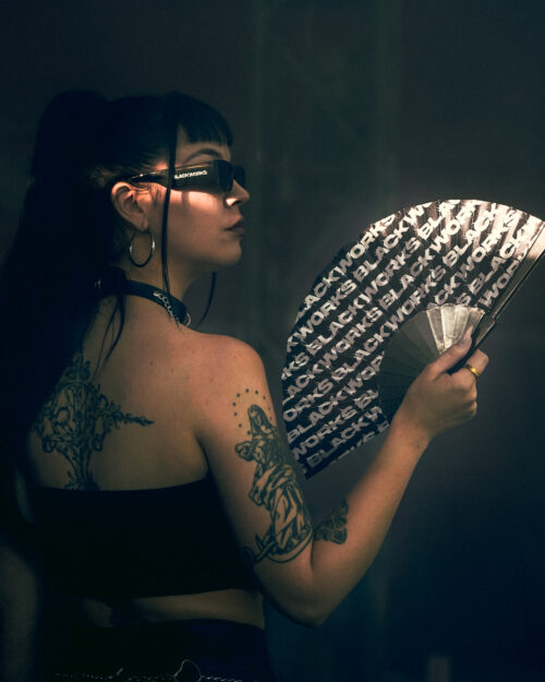 BLACKWORKS_WHITE_HAND_FAN